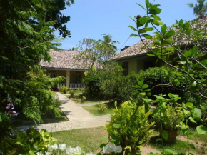 Гостиница Top of the Hill Guesthouse  Weligama